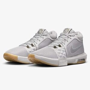 NWT Nike LeBron Witness 8‎ Basketball Shoes - Size 10
